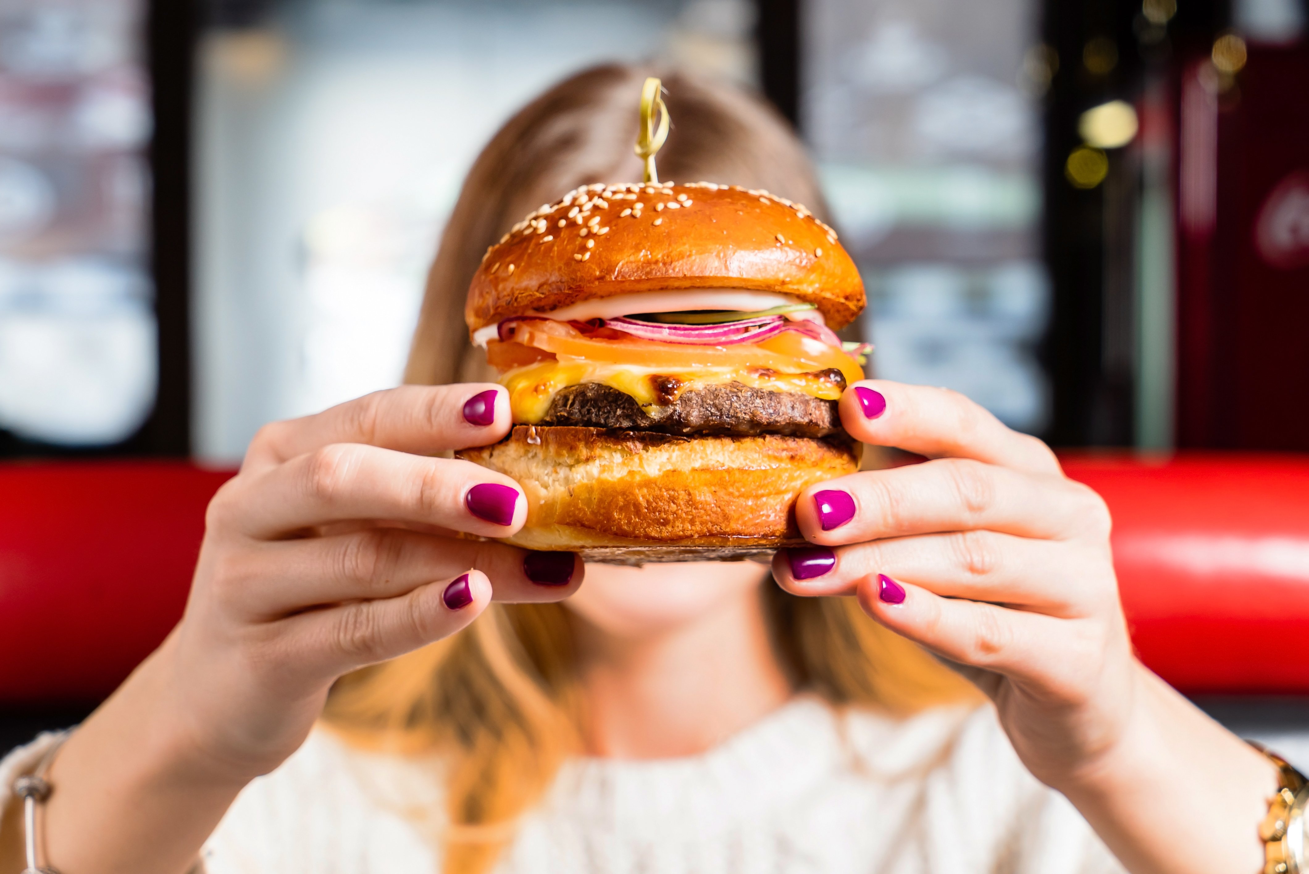 big cheeseburger example for 6 valuable 1-to-1 personalized video tips for digital communicators