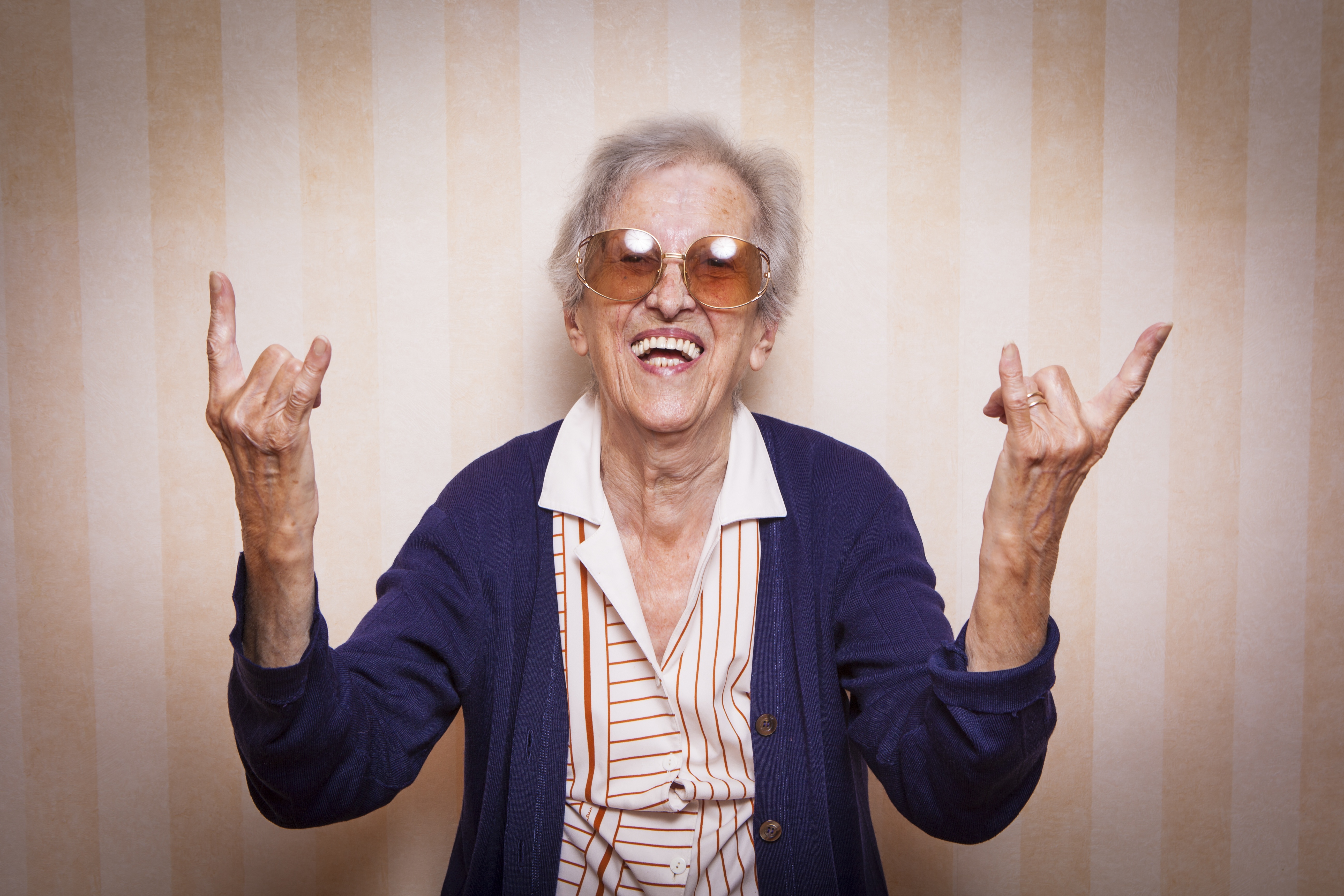 Лечение после 80 лет. Крутая бабушка. Долголетие. Активная пенсионерка. Активная бабулька.